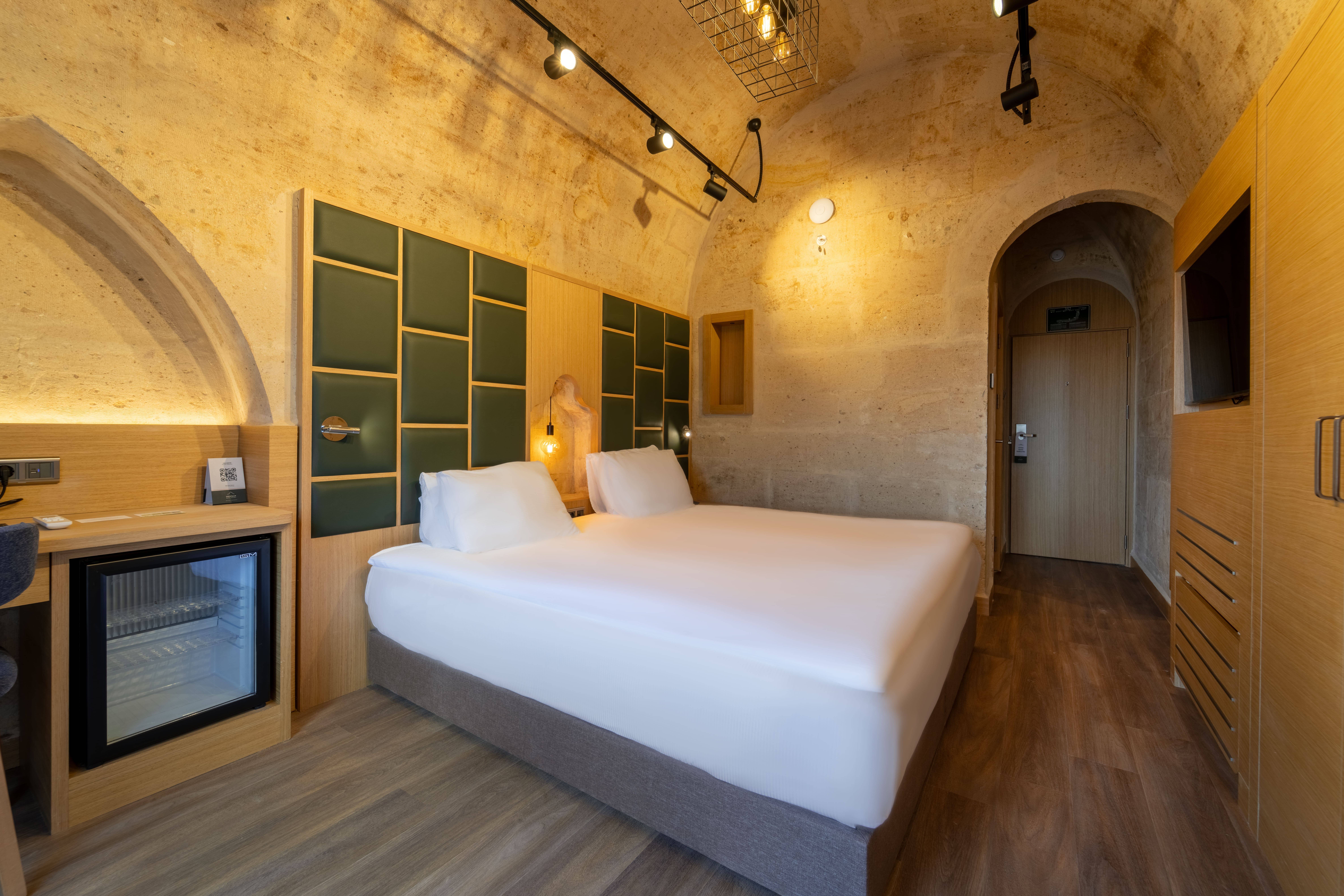 Arched Room - Panoramic View